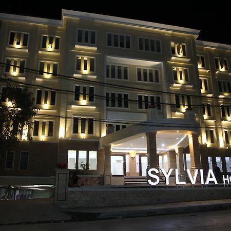 Sylvia Hotel Kupang Kupang  Extérieur photo