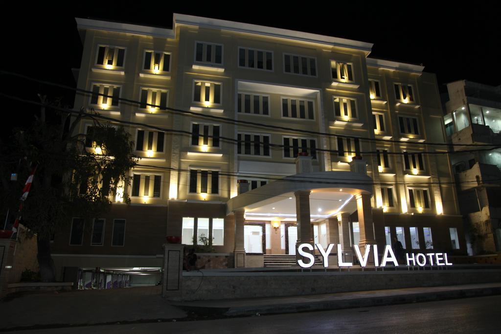 Sylvia Hotel Kupang Kupang  Extérieur photo