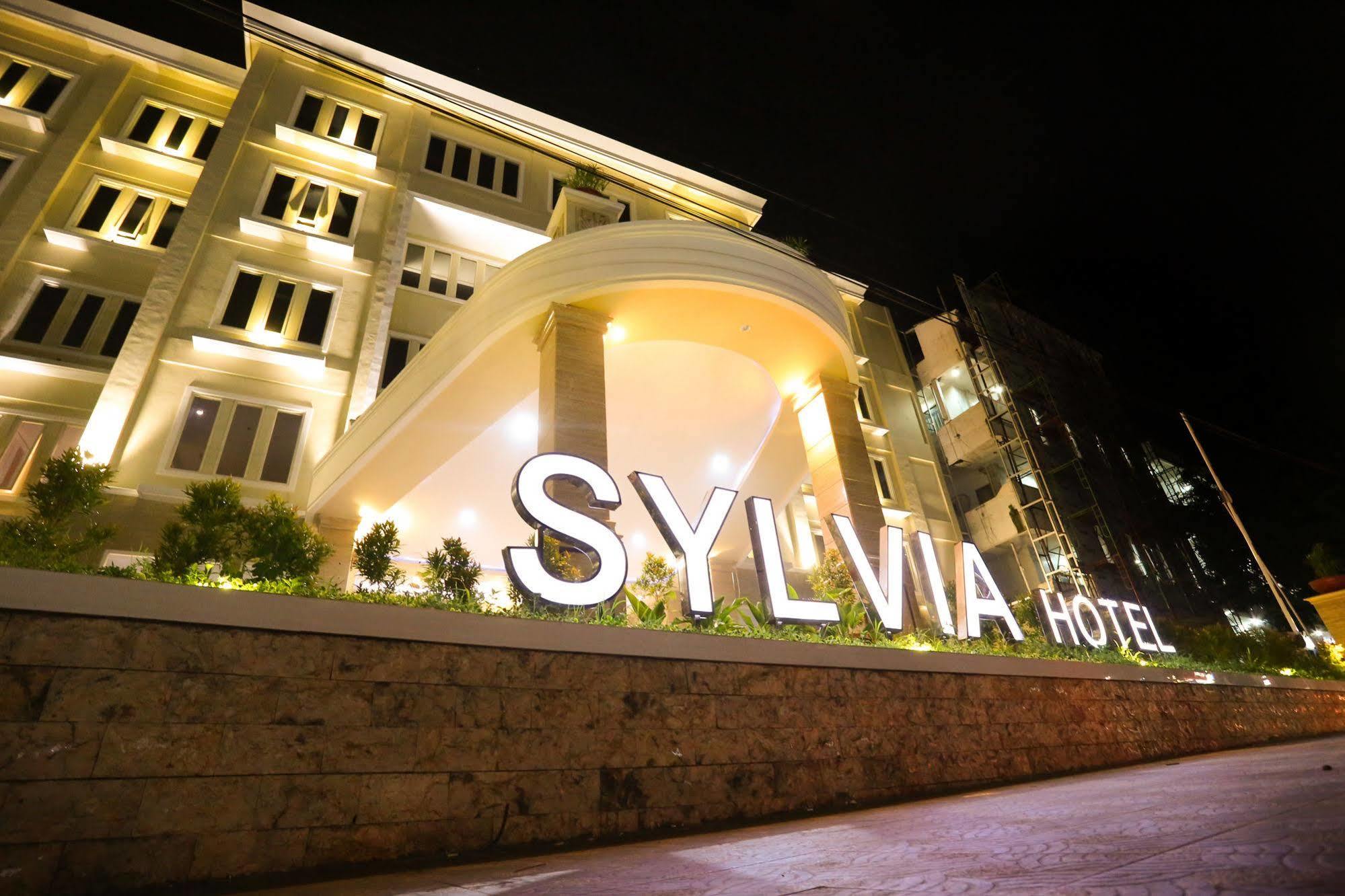 Sylvia Hotel Kupang Kupang  Extérieur photo