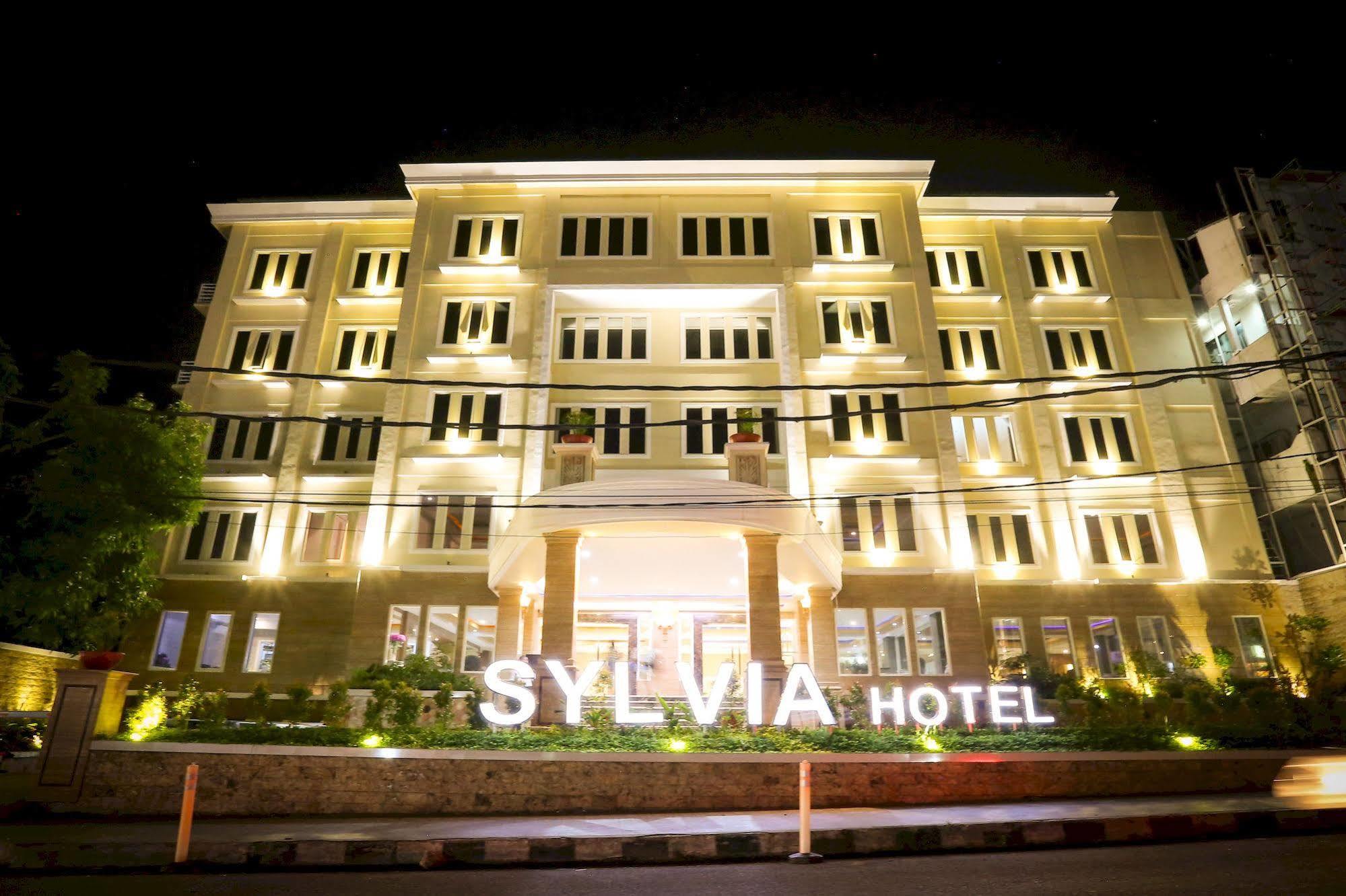 Sylvia Hotel Kupang Kupang  Extérieur photo