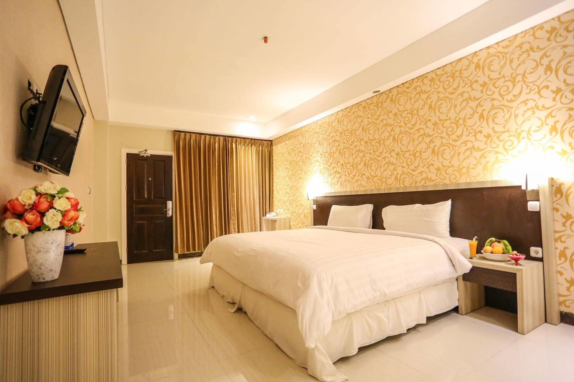 Sylvia Hotel Kupang Kupang  Extérieur photo